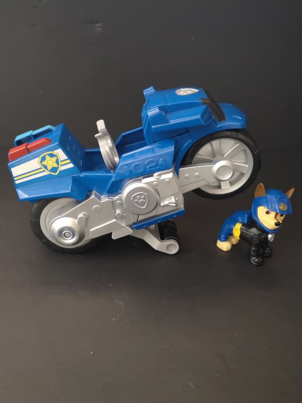 Paw Patrol Moto Pups Chase Deluxe Motorcycle & A Chase Action Figure Pull Back